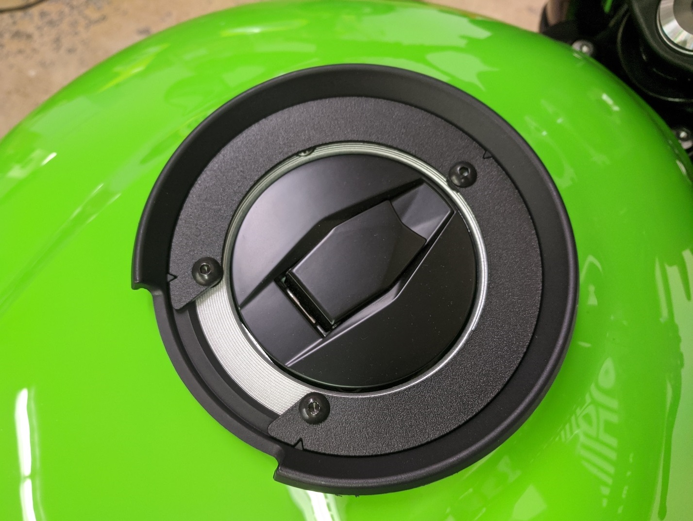 Z900RS Tank Bag and Mount Kit by Givi