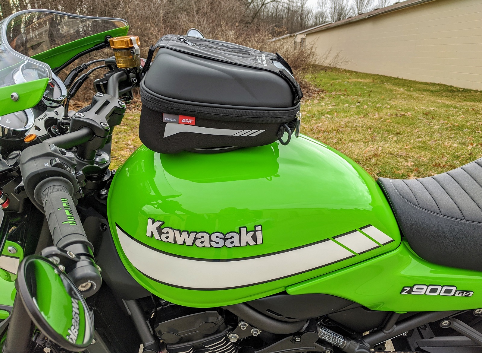 Kawasaki Z900RS Tank Bag and Mount Kit by Givi