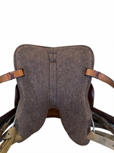 HOLD 2026/04/06L 15.5Inch Used Honey Creek Deb Sibley Treeless Barrel Saddle Medium Tree