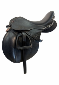 16.5Inch Used Arabian Saddle Company Solstice Endurance Saddle Medium/Wide Arabian Tree 3427