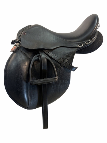 SOLD 2026/06/25j 16.5Inch Used Arabian Saddle Company Solstice Endurance Saddle Medium/Wide Arabian Tree 3427