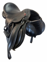 SOLD 2026/06/25j 16.5Inch Used Arabian Saddle Company Solstice Endurance Saddle Medium/Wide Arabian Tree 3427