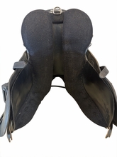 SOLD 2026/06/25j 16.5Inch Used Arabian Saddle Company Solstice Endurance Saddle Medium/Wide Arabian Tree 3427