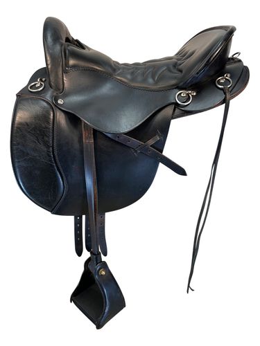 SOLD 2025/09/19  16.5Inch Used Tucker Equitation Endurance Saddle 149