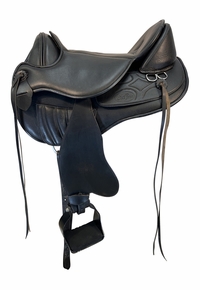 16 Inch Used Black Forest Treeless Endurance Saddle