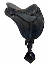 HOLD 2026/08/31e  16 Inch Used Freeform Treeless Endurance Saddle Medium Tree