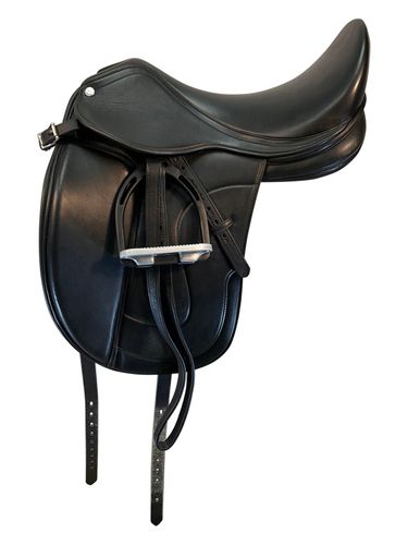 17.5Inch Used Royal Heritage Dressage Saddle Flora