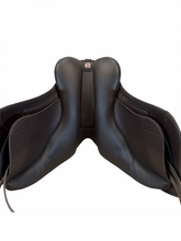 17.5Inch Used Wintec Pro Endurance Saddle Wide Tree