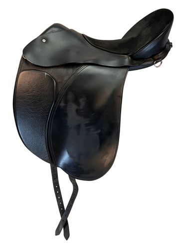 17 Inch Used Ansur Treeless Carlton Petite Dressage Saddle