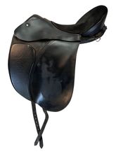 17 Inch Used Ansur Treeless Carlton Petite Dressage Saddle