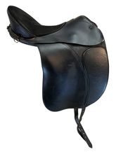 17 Inch Used Ansur Treeless Carlton Petite Dressage Saddle