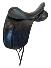 17 Inch Used Country Saddlery Dressage Saddle Medium Tree Connection