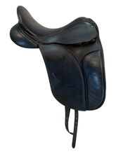 17 Inch Used Country Saddlery Dressage Saddle Medium Tree Connection