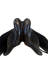 17 Inch Used Country Saddlery Dressage Saddle Medium Tree Connection