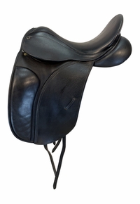 17 Inch Used Country Saddlery Dressage Saddle Medium Tree Connection