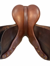 17 Inch Used Crosby Close Contact Saddle Medium Tree Equilibrium