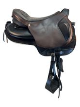 SOLD 2025/08/12  17 Inch Used Ghost Treeless Endurance Saddle