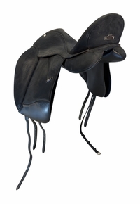 17 Inch Used Wintec Dressage Saddle Medium Tree