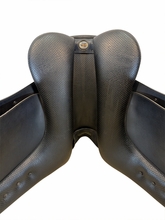 17 Inch Used Wintec Dressage Saddle Medium Tree