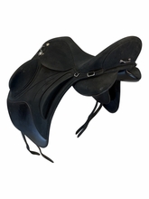 SOLD 2026/08/25 17 Inch Used Wintec Pro Endurance Saddle Medium Flex Tree