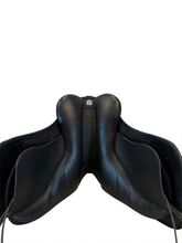 17 Inch Used Wintec Pro Endurance Saddle Medium Tree