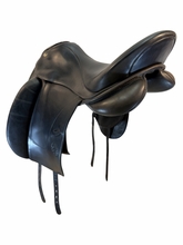 18.5Inch Used Henning Saddlery Dressage Saddle Narrow Tree