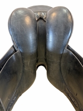 18.5Inch Used Henning Saddlery Dressage Saddle Narrow Tree