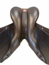 HOLD 2026/06/11j  18 Inch Used Bates Close Contact Saddle Medium Wide Tree Caprilli