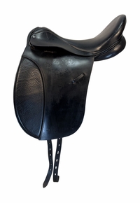 18 Inch Used Cambridge Dressage Saddle Medium Tree