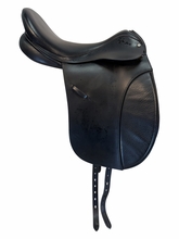 18 Inch Used Cambridge Dressage Saddle Medium Tree