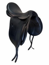 18 Inch Used Cambridge Dressage Saddle Medium Tree