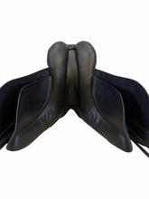 18 Inch Used Cambridge Dressage Saddle Medium Tree