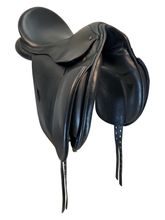 HOLD 2025/11/03j 18 Inch Used M Toulouse Dressage Saddle