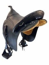19 Inch Used Southern Comfort H.L. Miller Trail Saddle Medium Tree