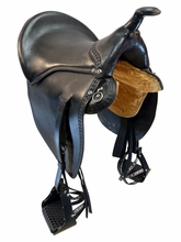 19 Inch Used Southern Comfort H.L. Miller Trail Saddle Medium Tree