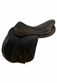 PRICE REDUCED! 17 Inch Used Voltaire Design Close Contact English Saddle
