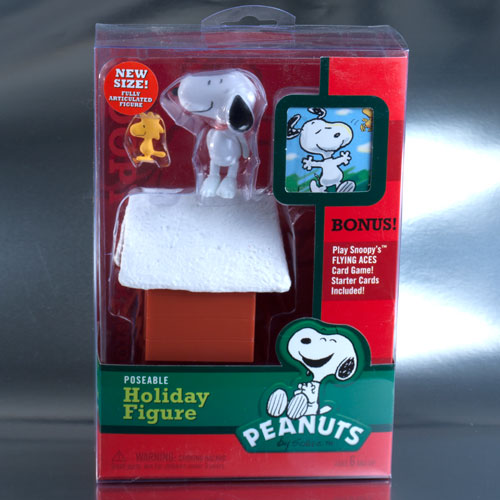 Peanuts 2011 Mid-Scale 3 3/4 Inch Snoopy w/ Doghouse Action Figure