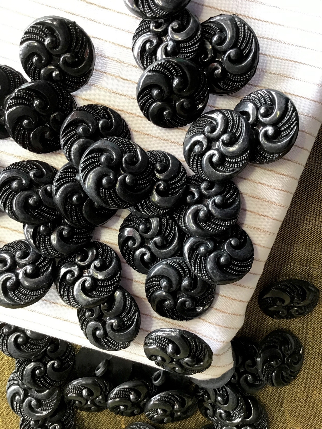Black Embossed Vintage Plastic 15/16