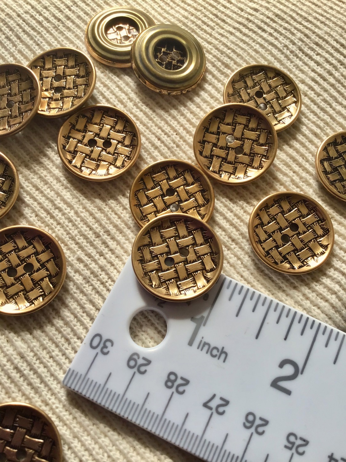 Designer Basket Weave 2 Hole 15/16