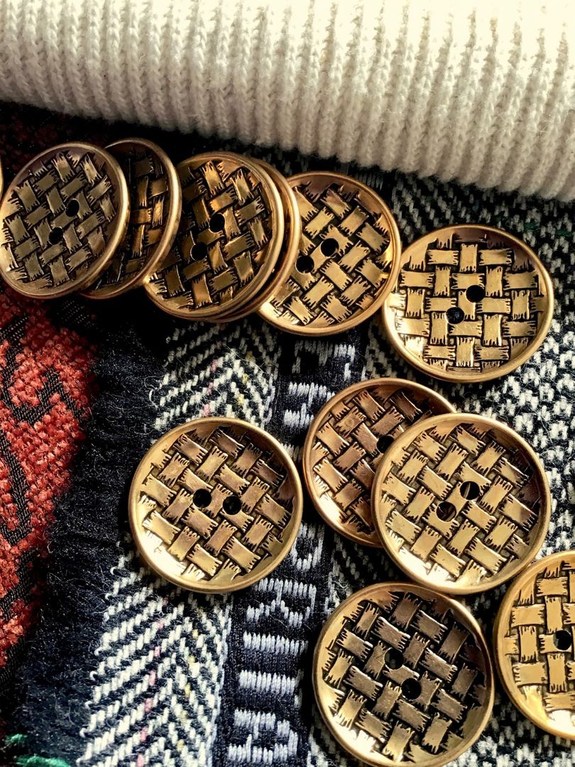 Designer Basket Weave 2 Hole 15/16