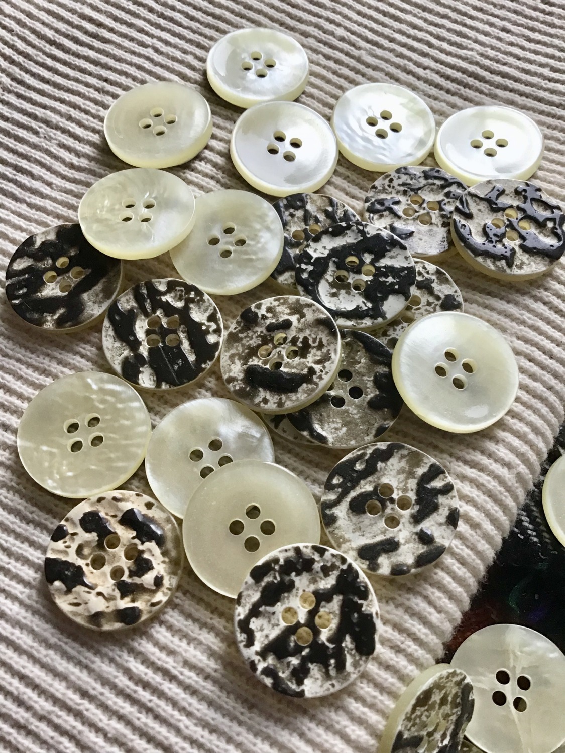 Italian 4 Hole Imitation Ivory Shell Button 13/16" (20mm) 32L Vintage ...