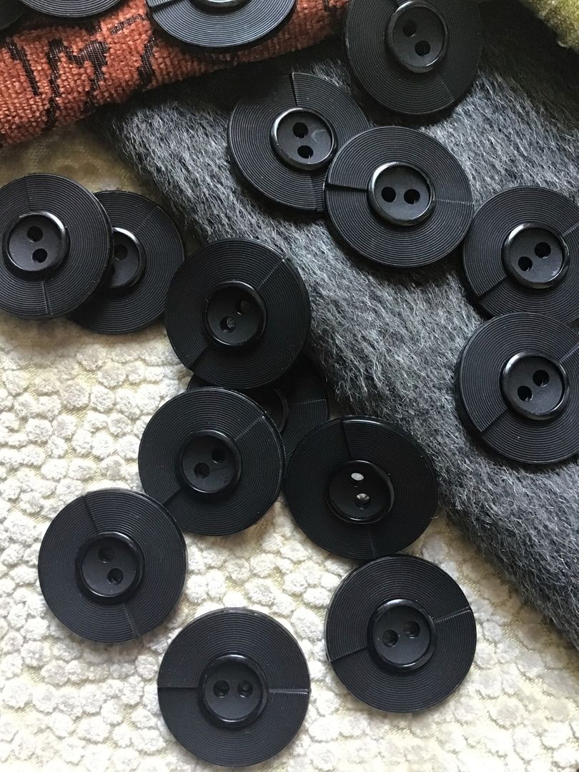 italian-fancy-black-2-hole-1-3