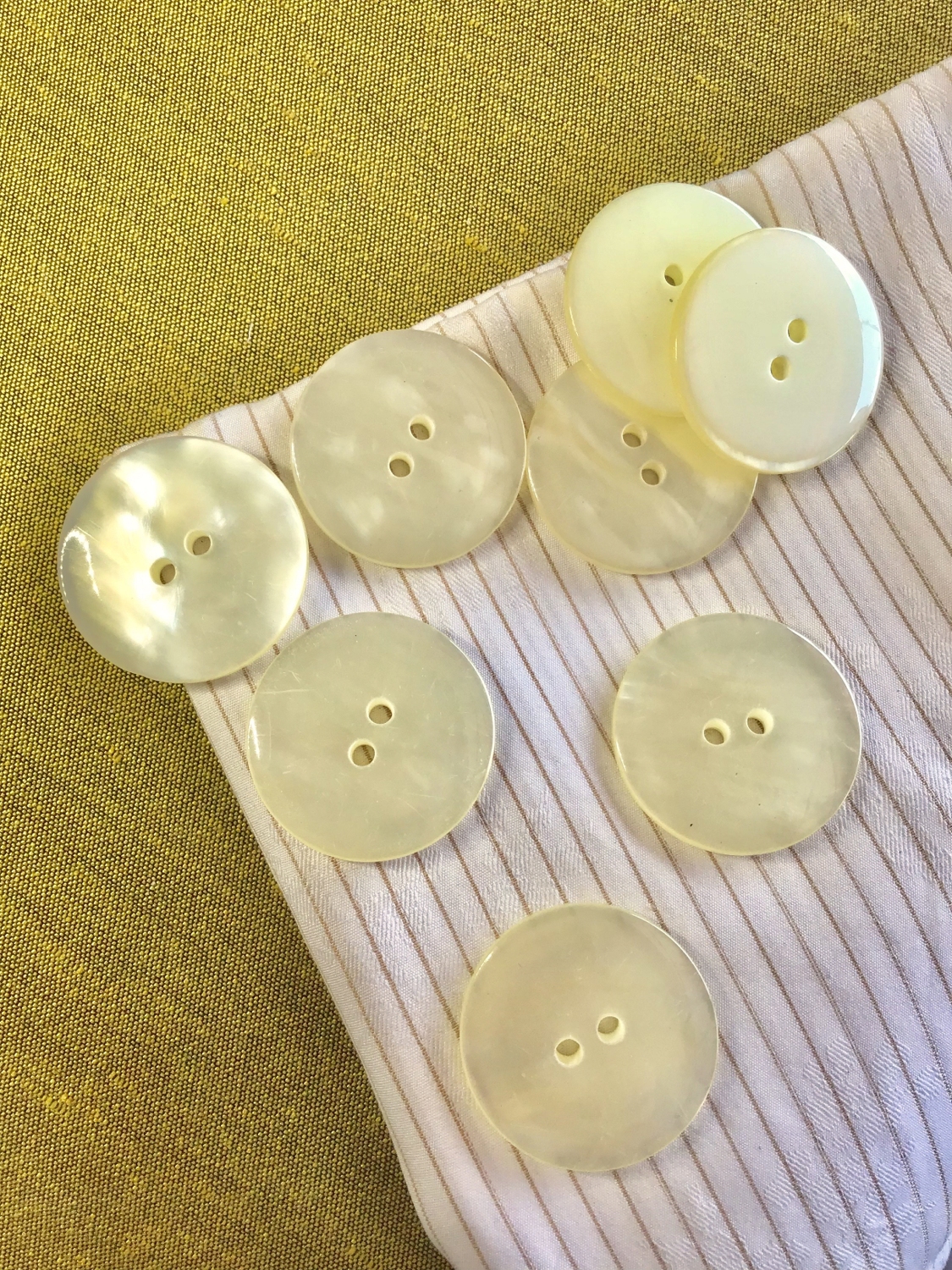 Italian Pearl Cream 2 Hole Button 1-1/4