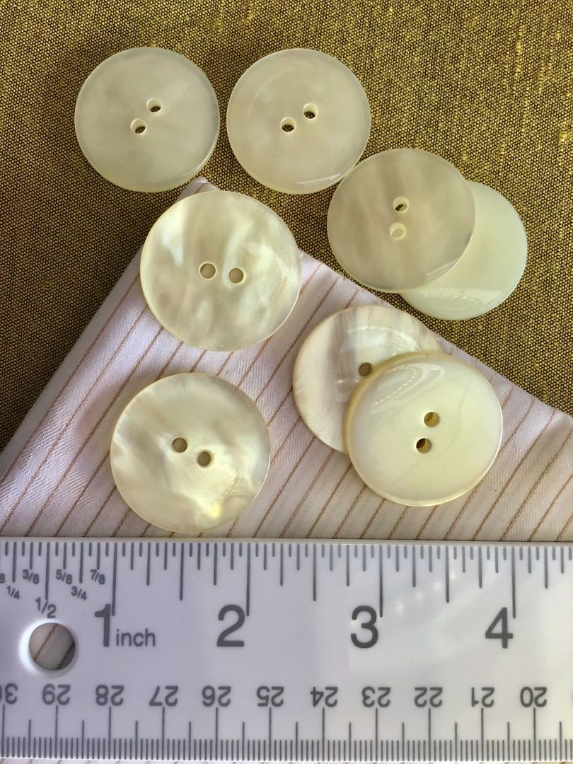 Italian Pearl Cream 2 Hole Button 1-1/4