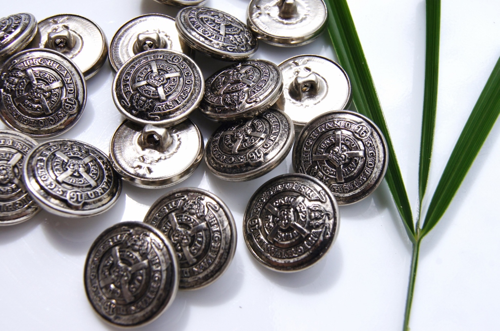 Lot De 10 Boutons Vintage En Métal Noir - Diamètre 18 Mm, Tige, Neufs, Fabriqués En France