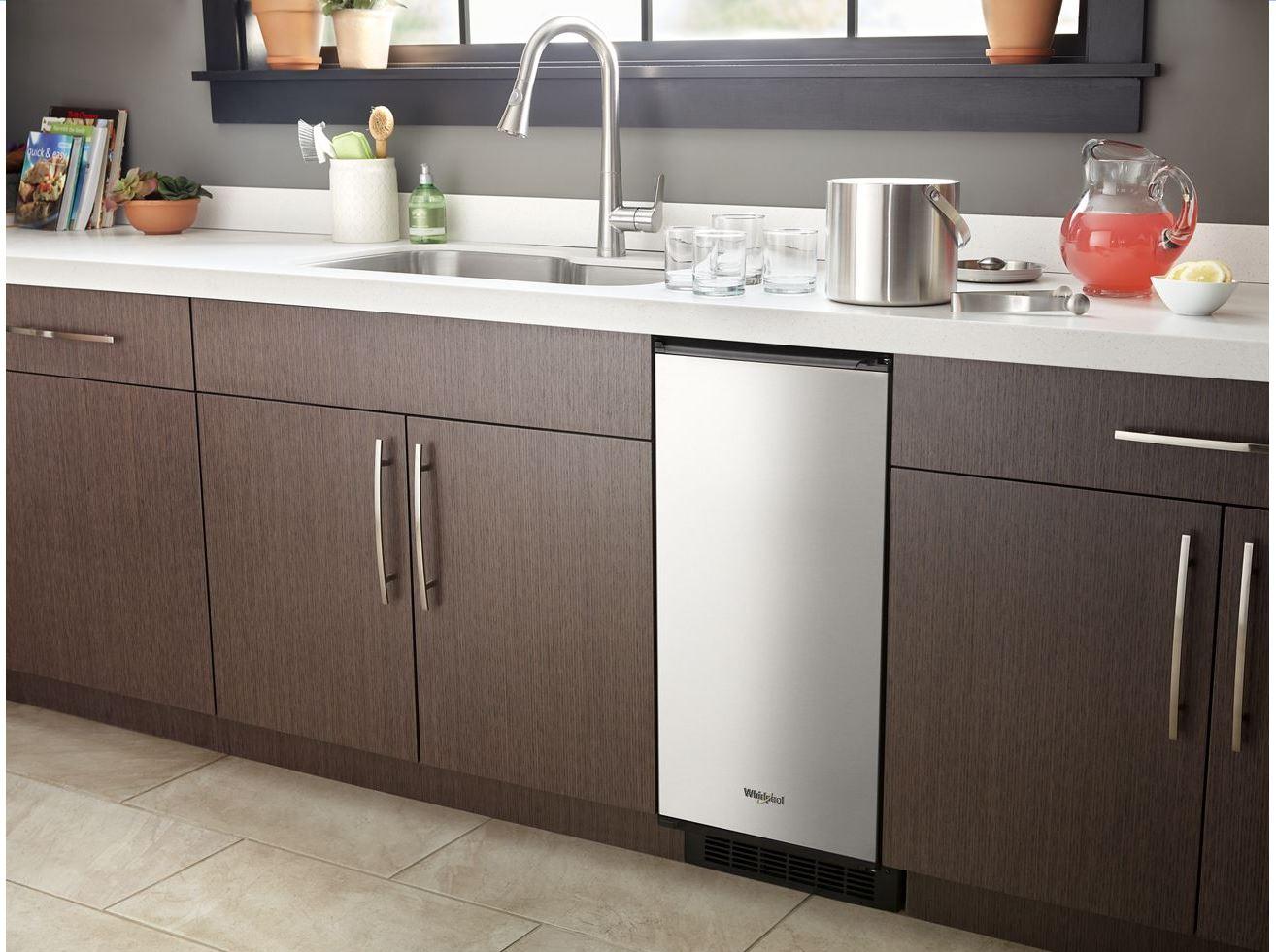 WUI95X15HZ Whirlpool 15" Undercounter Ice Maker with Pump and Clear Ice