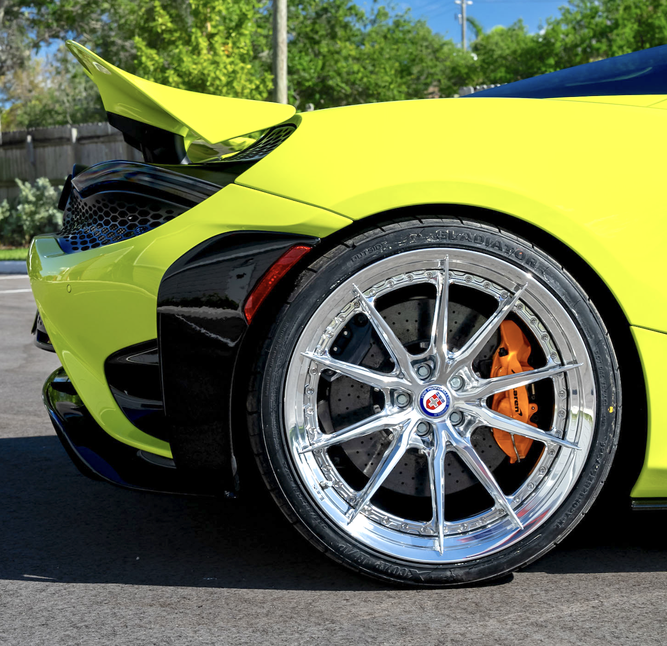 McLAREN 765LT HRE S104SC