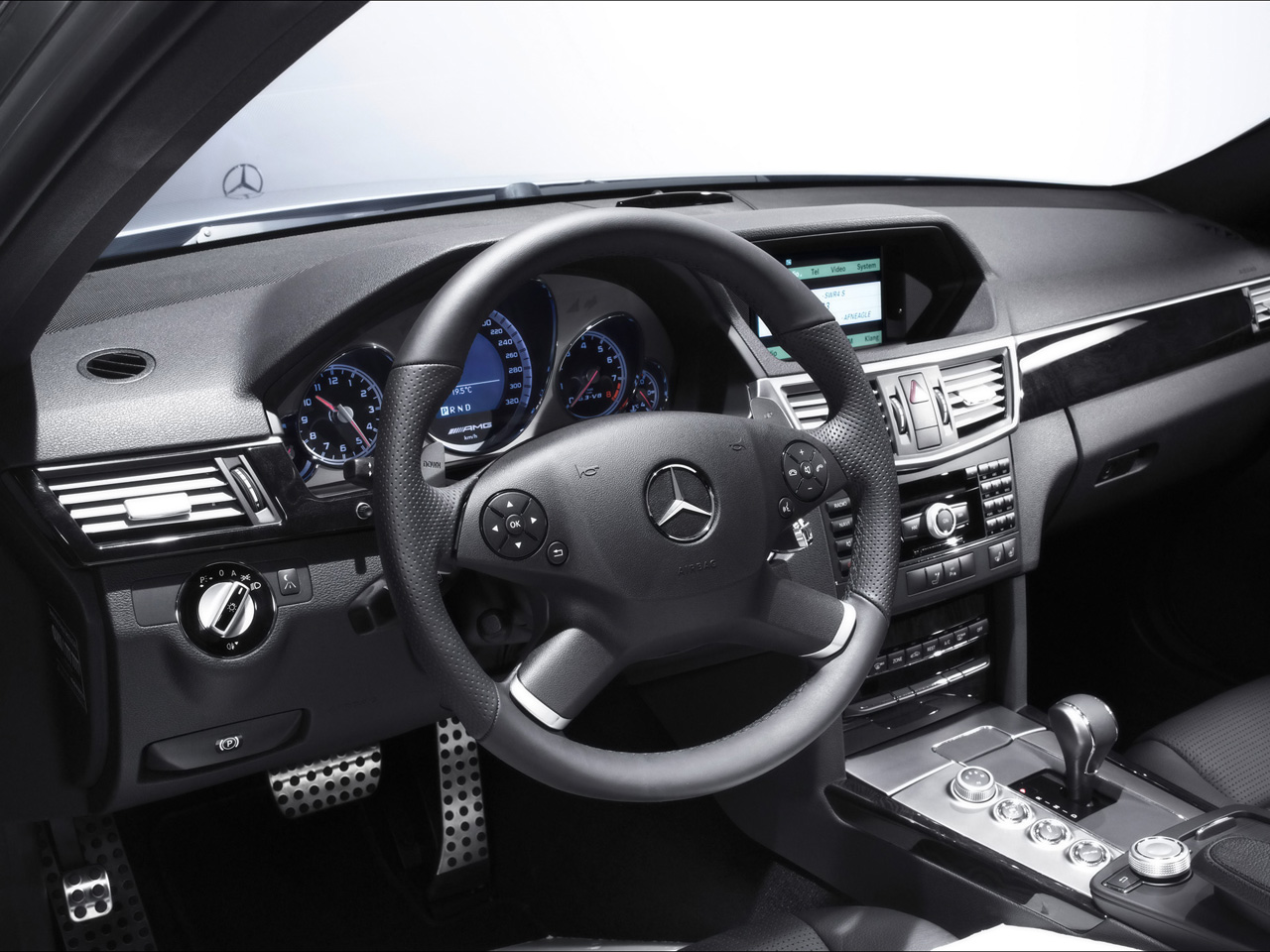MERCEDES E63 AMG