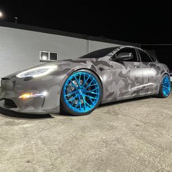 TESLA MODEL S SIGNATURE SV105