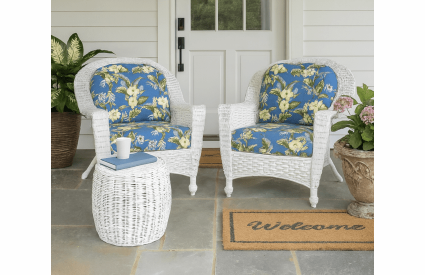 2 Outdoor Wicker White Chairs With Freeport Summer Fabric Set